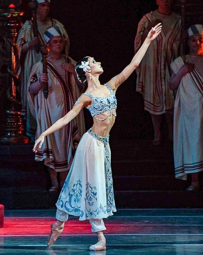 マリア・コーレワさんのインスタグラム写真 - (マリア・コーレワInstagram)「Eternal love for this role 🖤 “Bayadere” photo by @maruchiaphoto_ballet ✨  Бесконечно люблю эту роль 🖤 «Баядерка» фото @maruchiaphoto_ballet ✨」2月5日 1時40分 - marachok