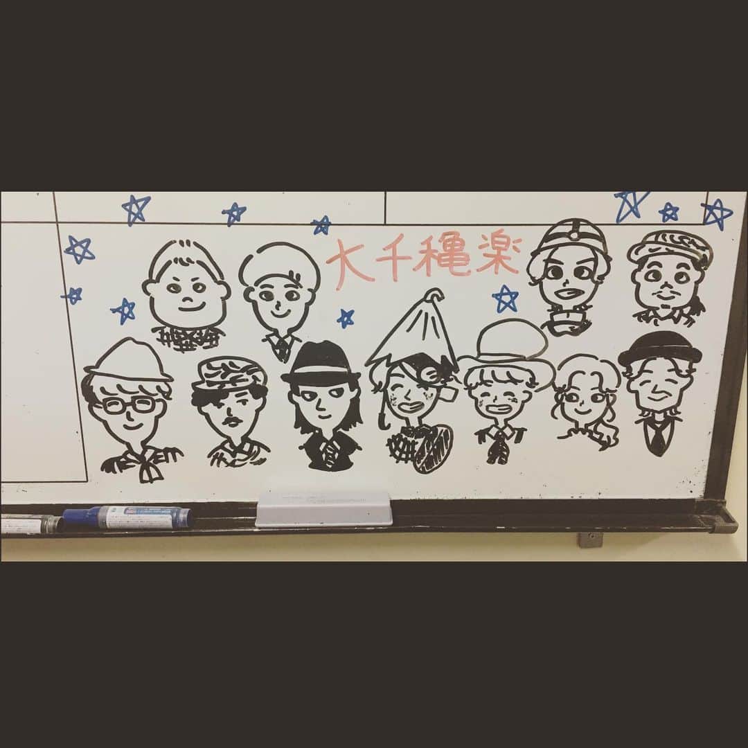 尾関陸のインスタグラム：「本日大千秋楽🎩 夢を届けるぞー。 #プペルSTAGE #えんとつ町のプペル」