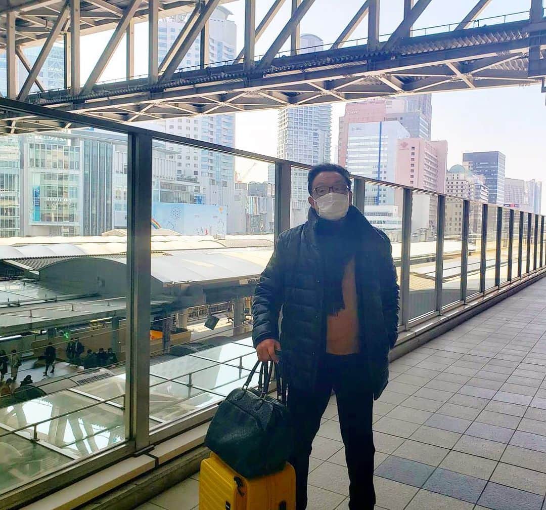 梅沢富美男さんのインスタグラム写真 - (梅沢富美男Instagram)「十何年ぶりに降りた大阪駅。 あまりの変わりようにビックリ！  あ、マスクは変装じゃなくて予防です。 インフルエンザもじゅうぶんこわい。」2月5日 11時57分 - tomioumezawa