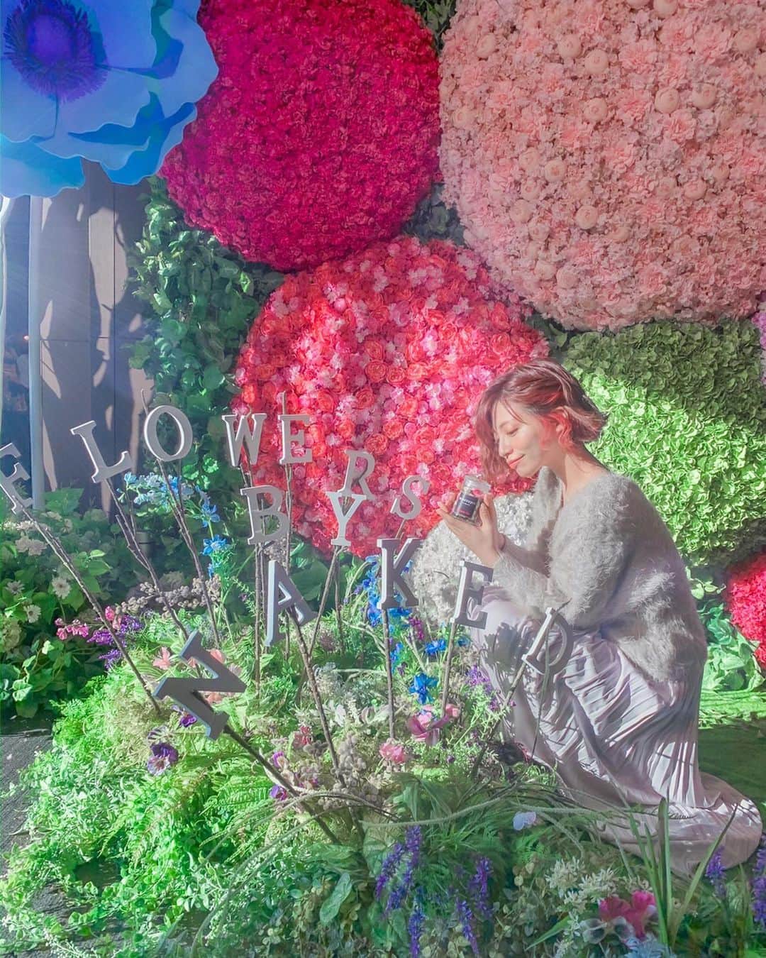 和希詩織さんのインスタグラム写真 - (和希詩織Instagram)「🌸🌸🌸 #flowersbynaked #japanart #flowerstagram . . . 癒しの香りの広がるお花の世界感 可愛すぎる💐 . . 「FLOWERS BY NAKED 2020 -桜-」🌸に和希姉妹で行って来たよ👭💕 . . 動画もあるから 複数枚見てね👉👉👉🎥 . . . FLOWERSの花監修しているフラワーデザイナーのMiwakoさんがプロデュースする商品「ROSETIQUEシリーズ」の紅茶も可愛くて📸🌸 . . デジタルアート展素敵だった👏 . . . . . . #フラワーズバイネイキッド #フラワーデザイナーMiwako #ROSETIQUE #ROSETIQUEシリーズ #国産ローズエキス #オーガニック#花のある暮らし #花スタグラム #フラワーシャワー #お出かけ#日本橋#アート」2月5日 12時00分 - kazukishiori