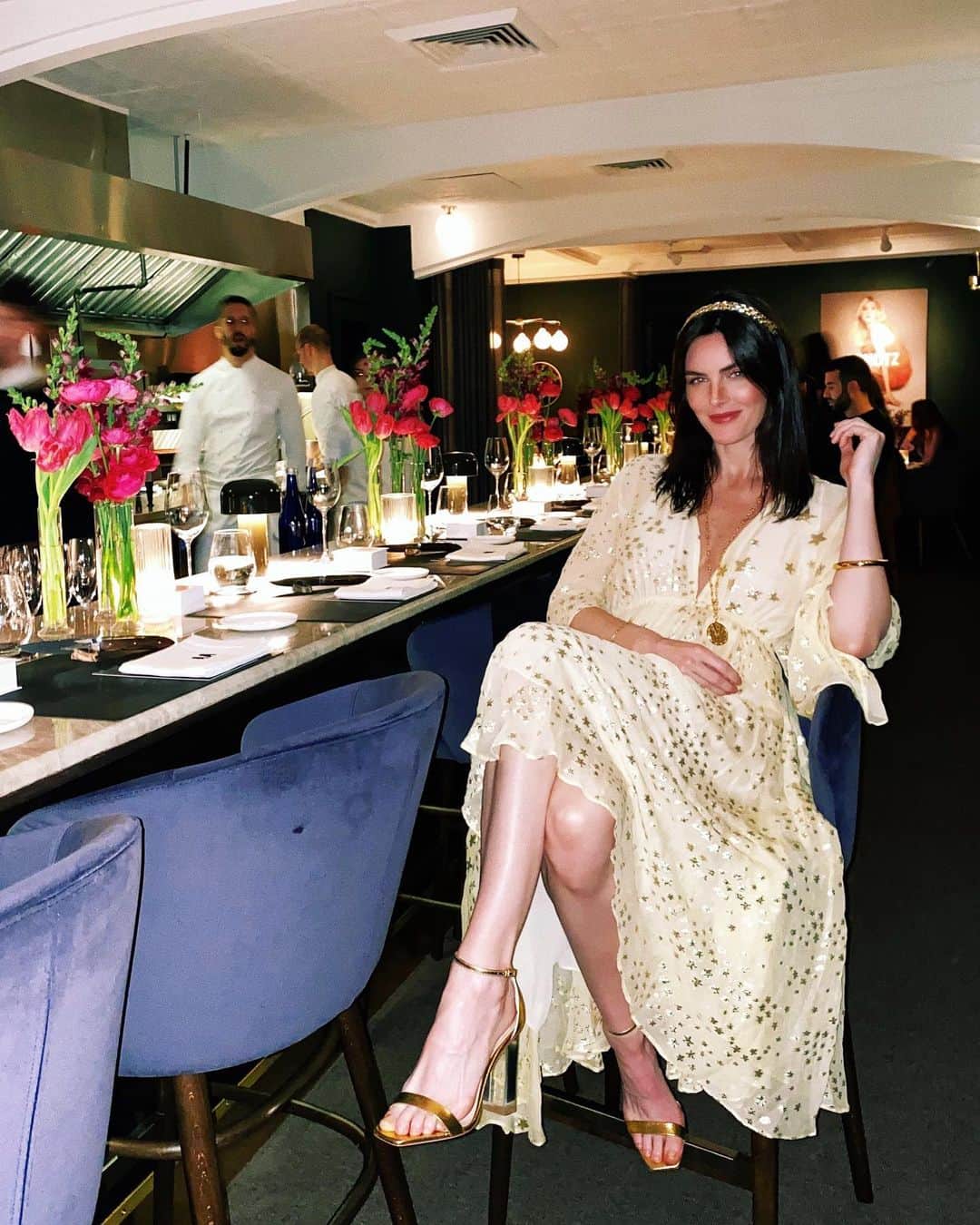 ヒラリー・ローダのインスタグラム：「Dinner for @schutz and a @loveshackfancy soirée all in one night and home by 10 pm ✨☺️」
