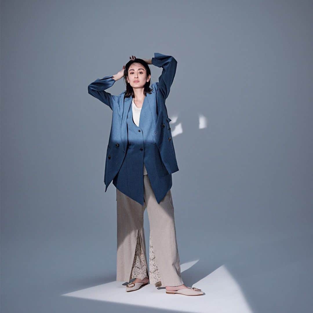 オードリー亜谷香のインスタグラム：「F i n d  Y o u r  F i t  Starting of 2020 with a new rensai in  @classy_mag_insta . I’m excited to explore unique Japanese brands that not only flatter but stand out in a crowd.」