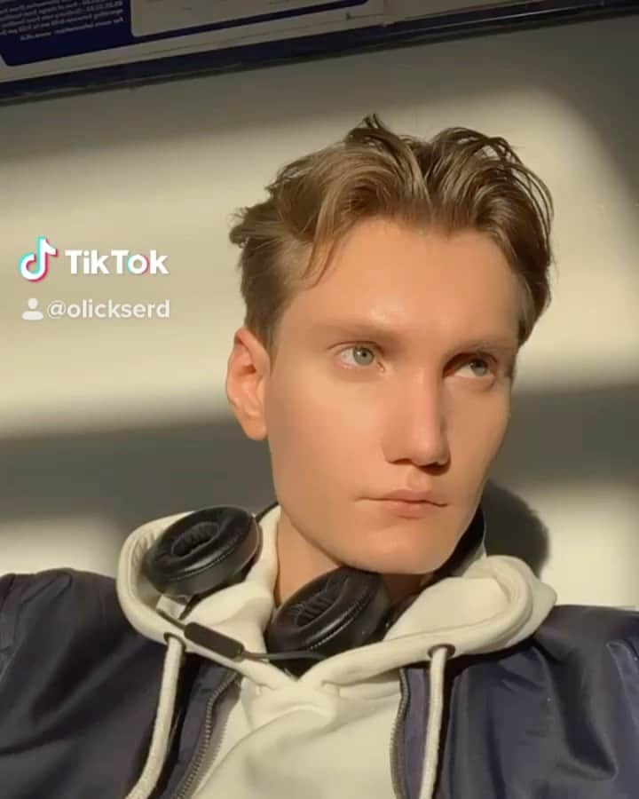 Olick Chinoのインスタグラム：「Let’s have some fun on my new #tiktok profile 😁😏」