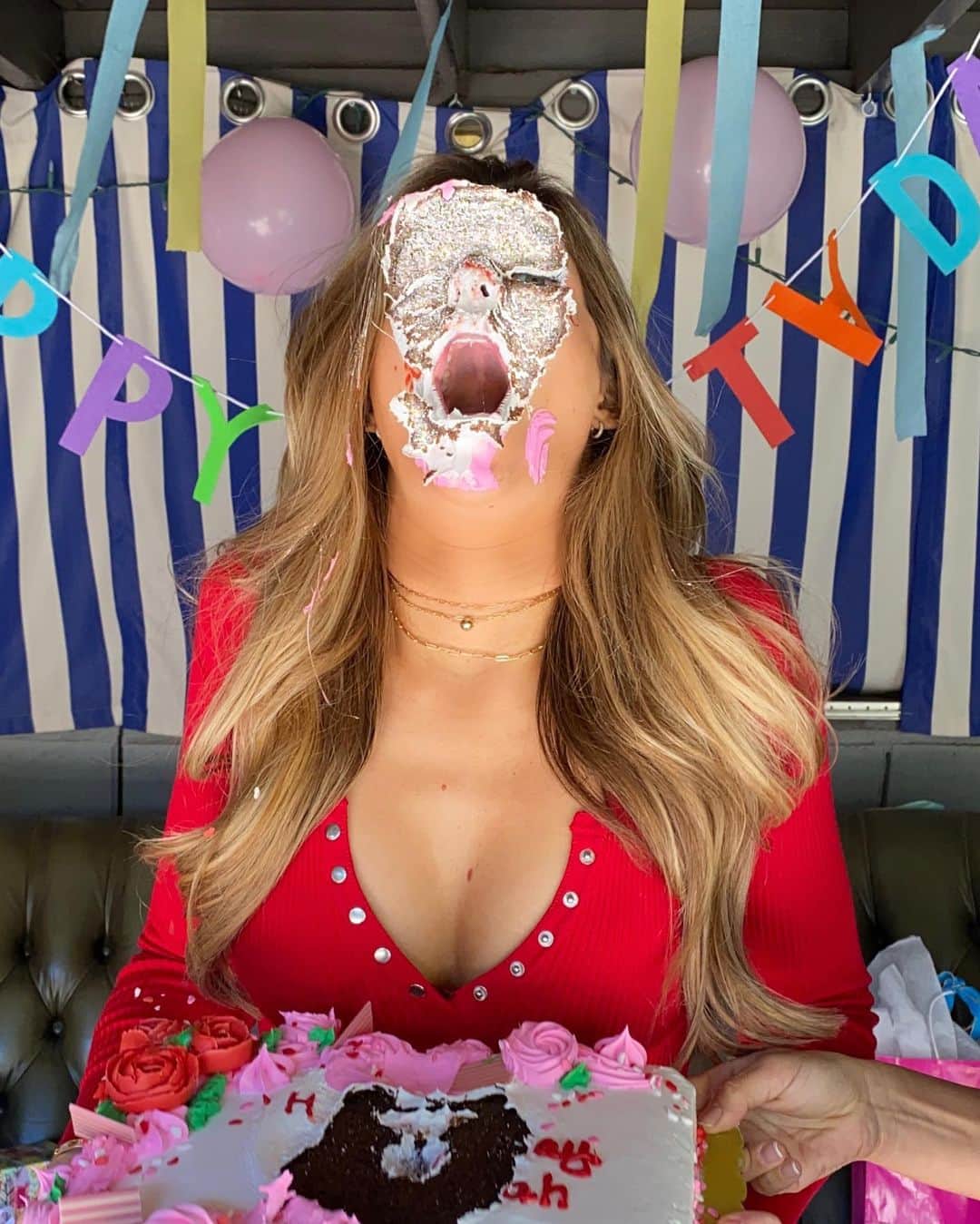 Hannah Stockingさんのインスタグラム写真 - (Hannah StockingInstagram)「Honestly happy birthday to myself, lmfao. I made it another year. Everyone wish me a happy birthday 😂😂😂 ( mua: @lou_flores )」2月5日 5時15分 - hannahstocking
