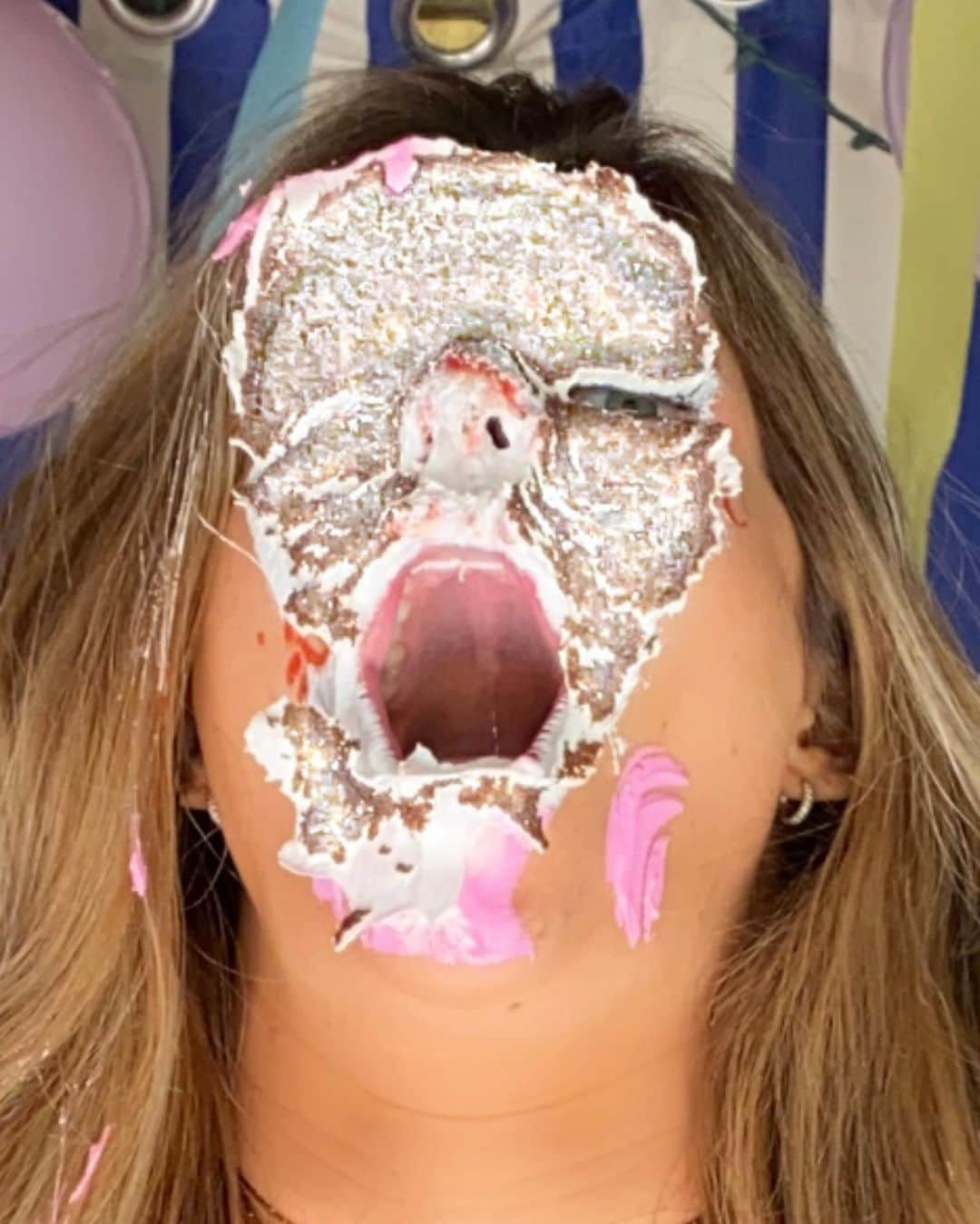 Hannah Stockingさんのインスタグラム写真 - (Hannah StockingInstagram)「Honestly happy birthday to myself, lmfao. I made it another year. Everyone wish me a happy birthday 😂😂😂 ( mua: @lou_flores )」2月5日 5時15分 - hannahstocking