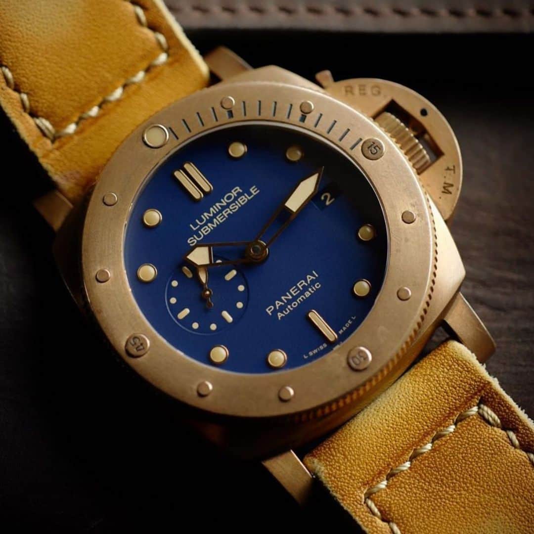 パネライのインスタグラム：「I think the #Panerai #PAM671 Bronzo with blue dial needs a little bit more patina don’t you think? Pic by @watchcollector.ph #paneraicentral」