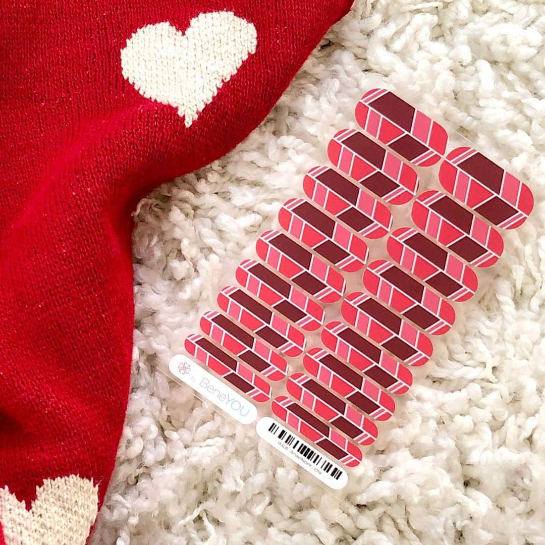 Jamberryさんのインスタグラム写真 - (JamberryInstagram)「// NAIL WRAP // Ten days until Valentine’s Day and these nails are ready for February 14 💕 Check YES or NO if you love this pretty in pink design || Featured: #arrowascentjn . . . #jamberry #jamberrynails #valentinesnails #valentinenails #valentinesdaynails #nailsofinstagram #nailart #nailwraps #jamberrynailwraps」2月5日 6時21分 - jamberry