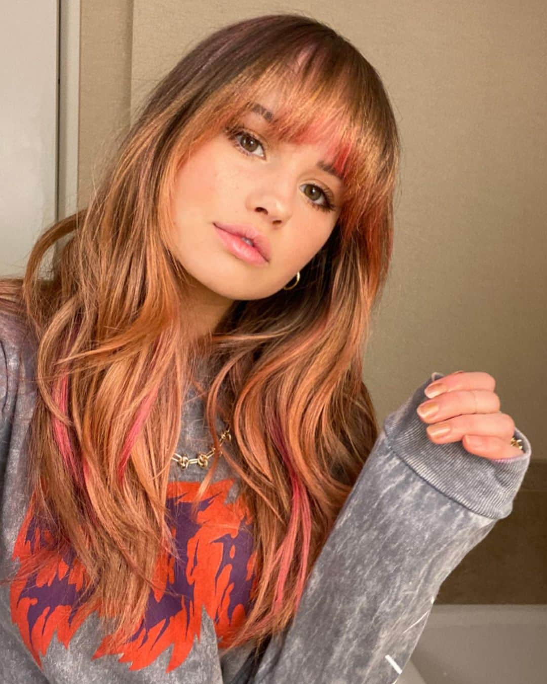 デビー・ライアンさんのインスタグラム写真 - (デビー・ライアンInstagram)「rose + gold 👑 when I’m off work, I like to play + spray for a day (or all weekend). I did @lorealhair #Colorista gold > into rose gold > into pink for this one but honestly it’s different every time. that’s kind of the fun of it ✨ #lorealparispartner」2月5日 7時03分 - debbyryan