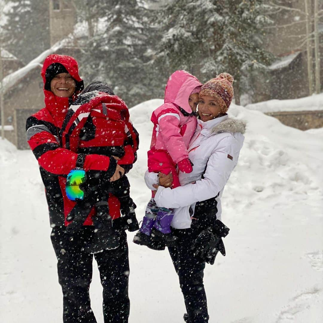 ミシェル・テロさんのインスタグラム写真 - (ミシェル・テロInstagram)「Dias incríveis em família com os pequenos conhecendo a neve! Só gratidão a Deus por essa alegria! ❄️👱🏻‍♂️❤️👩🏻👧🏼👦🏼❄️」2月5日 7時08分 - micheltelo