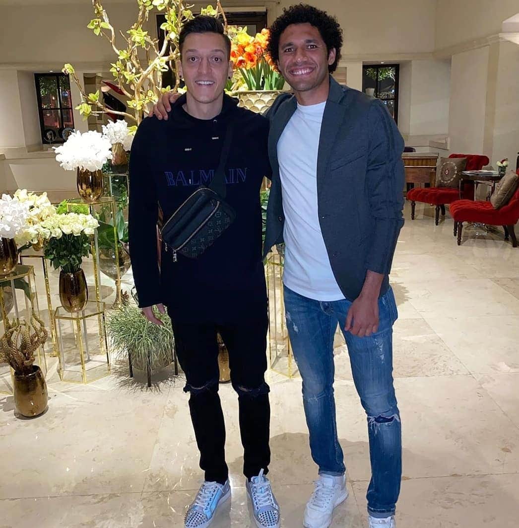 メスト・エジルのインスタグラム：「Always great to spend some time with you my brother @elnennym ❤️❤️ #M1Ö」