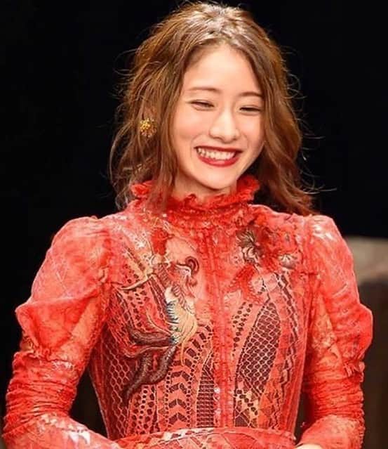 石原さとみ　ファンアカウントさんのインスタグラム写真 - (石原さとみ　ファンアカウントInstagram)「赤の服装集 #石原さとみ #赤 #忍びの国 #すっぴん旅」2月5日 7時31分 - ishihara_satomi719