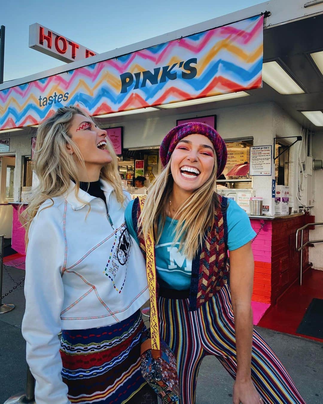 アシュリー・ハートのインスタグラム：「Can we do today, everyday? @mmissoni 💙💗❤️💛」