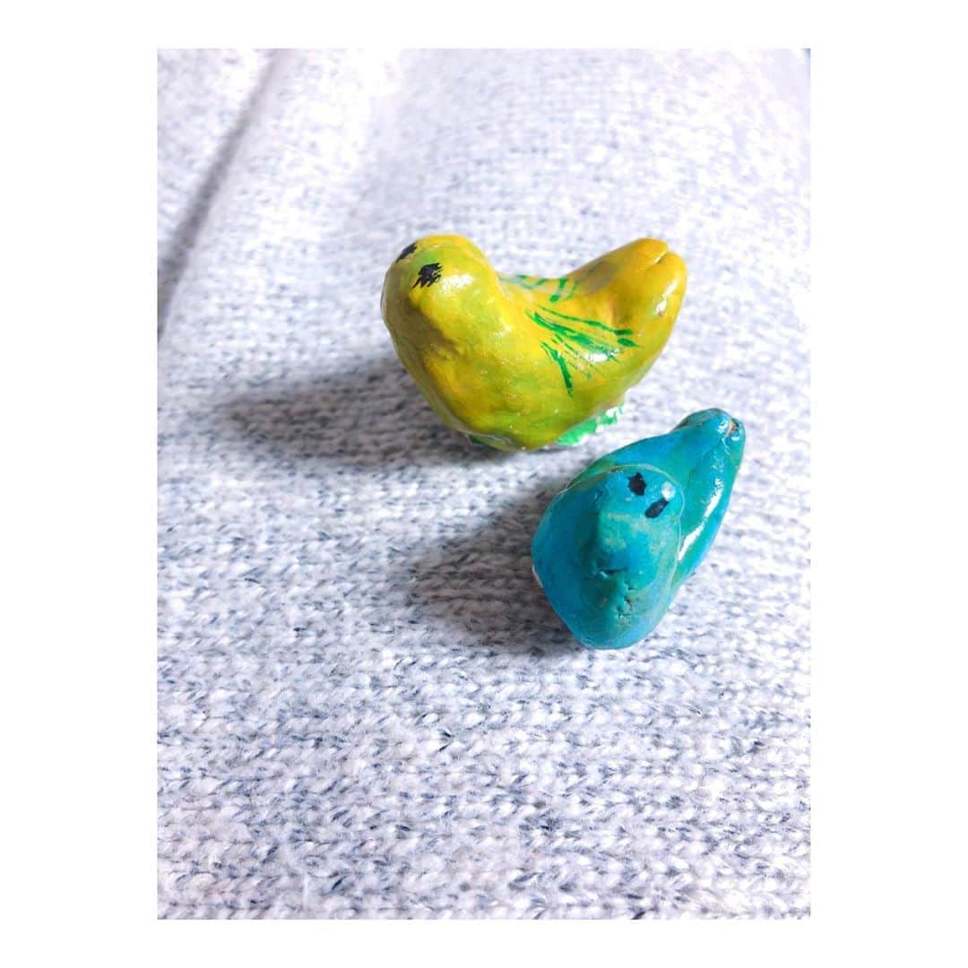 理絵さんのインスタグラム写真 - (理絵Instagram)「子供の頃に紙粘土で作った鳥らしきもの🐦クチバシはどこへいったのだろう  #紙粘土 #紙粘土工作 #紙粘土作品 #鳥 #工作」2月5日 13時28分 - ____rie____