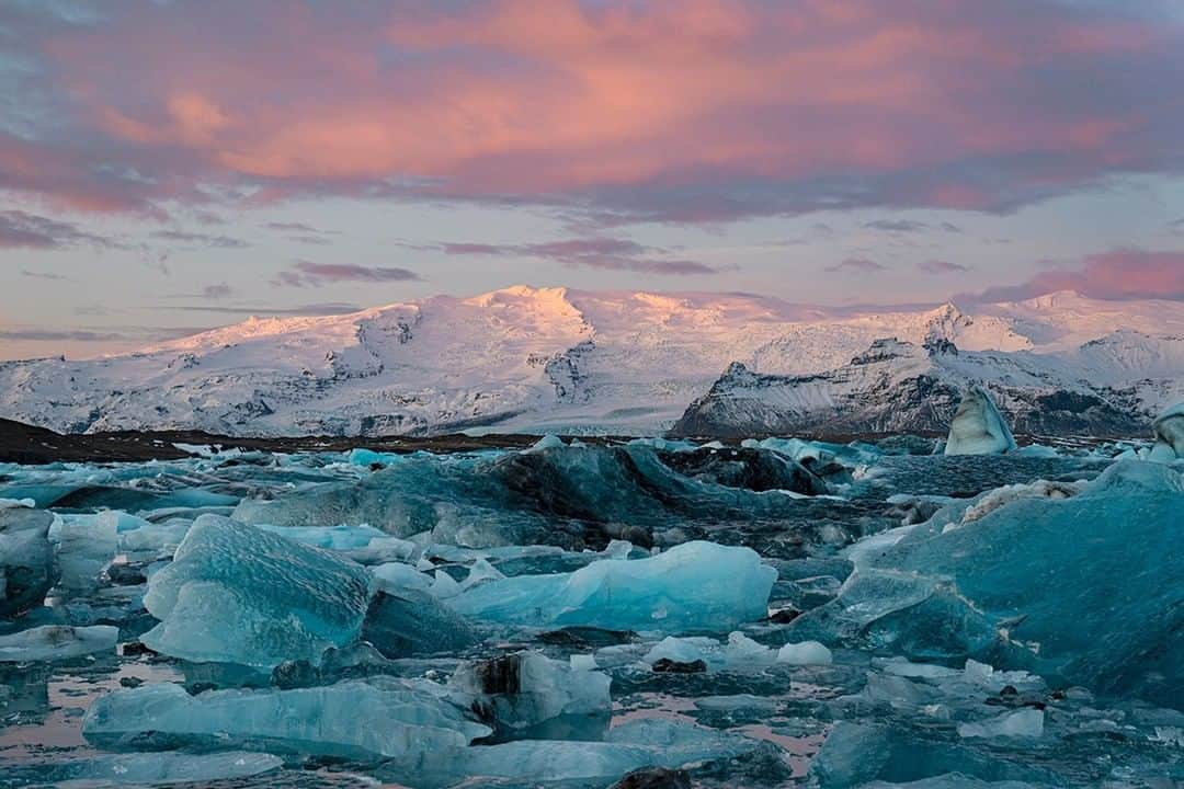 National Geographic Travelさんのインスタグラム写真 - (National Geographic TravelInstagram)「Photo by Matthew Borowick @mborowick | One of the many beautiful places to visit in southern Iceland is the glacier lagoon of Jökulsárlón. Unlike in summer, the winter months bring an ever so rich blue hue to the glacier ice pictured here. Witnessing sunrise here is a magical time. In the background is the glacier Vatnajökull, which is also the largest ice cap in Iceland.  Please follow @mborowick for more images like these. #Iceland #Jökulsárlón #coast #nature #explore」2月5日 8時08分 - natgeotravel