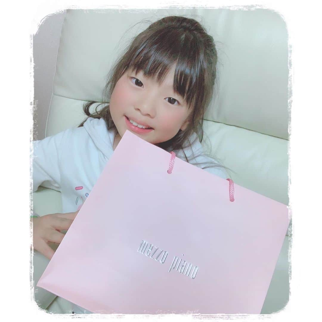 ちいめろさんのインスタグラム写真 - (ちいめろInstagram)「あきたんママからもらったプレゼント🎁💓まじ可愛すぎる😍😍 #まひめろ #誕生日 #mezzopiano #可愛い #ピンク #バッグ #手袋 #時差グラム」2月5日 8時21分 - chiimelo74