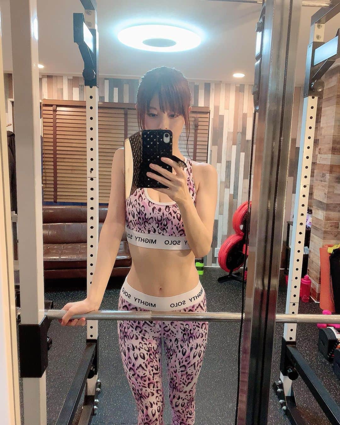 satomiさんのインスタグラム写真 - (satomiInstagram)「久しぶりに北千住へ💪🏻💕 「VER(ヴェル)」でトレーニング＆整体してもらったよ♡ * 久々のパーソナルジム！やっぱり上半身特に 腹筋は苦手💦 でもしっかりサポートしてくれたのでなんとか できた〜💪🏋️‍♂️🏋️‍♂️ * 丁寧に教えてくれるから初心者でも通いやすい🌟 それに自分のなりたい理想系目指してトレーニングして くれるのがありがたい😊💓🏋️‍♂️ * 何よりみんなフレンドリーでローカルトークで 盛り上がりました💓 * トレーニング後の整体も最高にリラックス🤗 色々教えてもらったのでちゃんとストレッチして 寝ました😴😴 *  #パーソナルトレーニング  #workout  #筋トレ  #筋トレ女子 #身体新変論ヴェル  #ヴェル  #ヴェルトレ  #腹筋 #整体 #美脚 #ヒップアップ #腹筋割りたい #ダイエット #ボディメイク @vertokyo」2月5日 9時03分 - saatoomii47