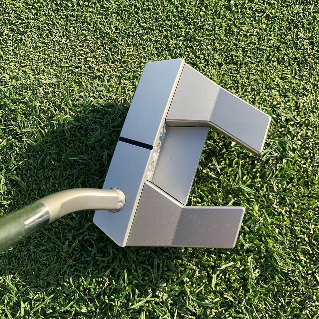 のインスタグラム：「Newパター！ scottycameronめちゃいい顔してる(^^)今週これでいく！ #scottycameron #putter #かっこいい」