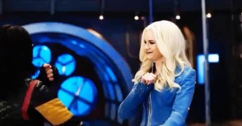 ダニエル・パナベイカーのインスタグラム：「Happy dance because @cwtheflash is back tonight! I’m going to live tweet the east coast airing. Come say hi! #TheFlash」