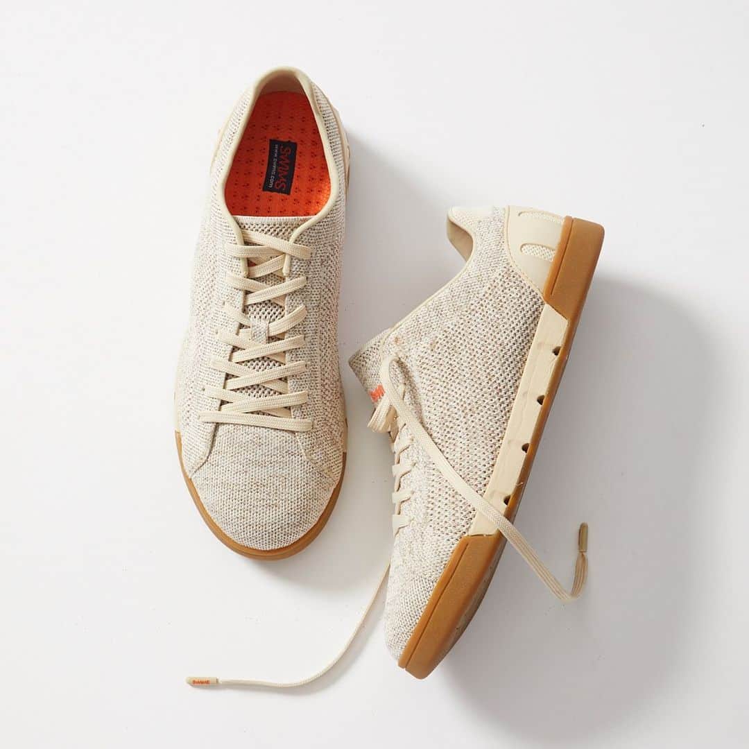 スイムズのインスタグラム：「The color that takes you straight into the new season. Our best-selling sneakers with a Gum-Sole. #machinewashable #waterfriendly #swims」