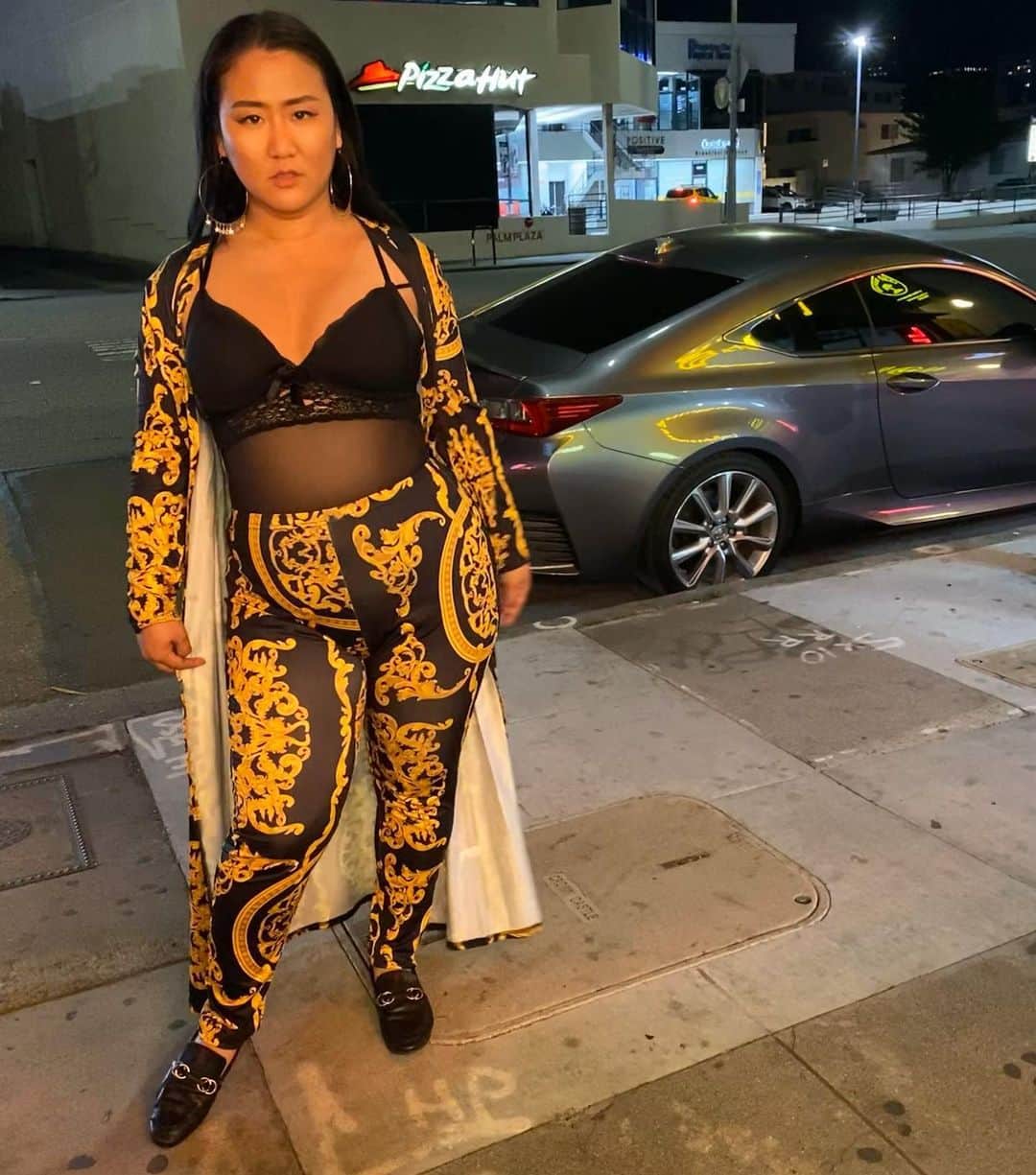 藤井美穂のインスタグラム：「Miho: Can you buy me Pizza Hut and exchange this car to a Lamborghini. Thanks for your corporation 💁🏻‍♀️ @heydazzlestyles」