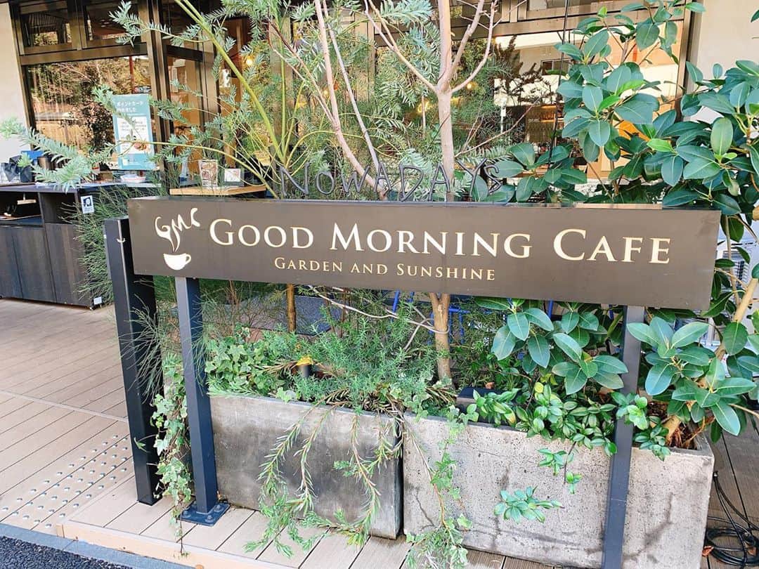 川端里奈のインスタグラム：「＊ この間、いってみたかったカフェに行ってきました❤︎ 雰囲気よくて、店員さんが優しすぎた😊 今度はモーニングもいってみたい🥰 #いつかティファニーで朝食を#goodmorningcafe #千駄ヶ谷ネイルサロン」