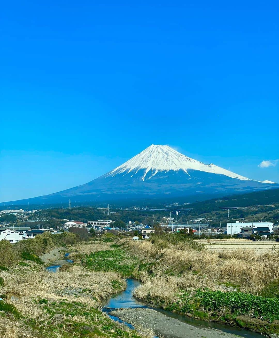 氷川きよしさんのインスタグラム写真 - (氷川きよしInstagram)「みなさま♡  富士山が綺麗だったよっ！ あの立派な富士山のように何があってもでぇーんと構えて人に環境に振り回されない心の強さを持って生きようよっ♡  by kii  #氷川きよし #hikawakiyoshi #富士山 #fujisan #kii #bykii #キヨラー」2月5日 11時36分 - hikawa_kiyoshi_official