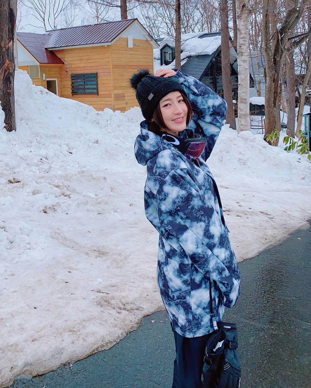 寒川綾奈さんのインスタグラム写真 - (寒川綾奈Instagram)「雪があると寒くない性格です❄️ #ニセコ　#北海道　#スノボー女子」2月5日 11時29分 - sogawaayana