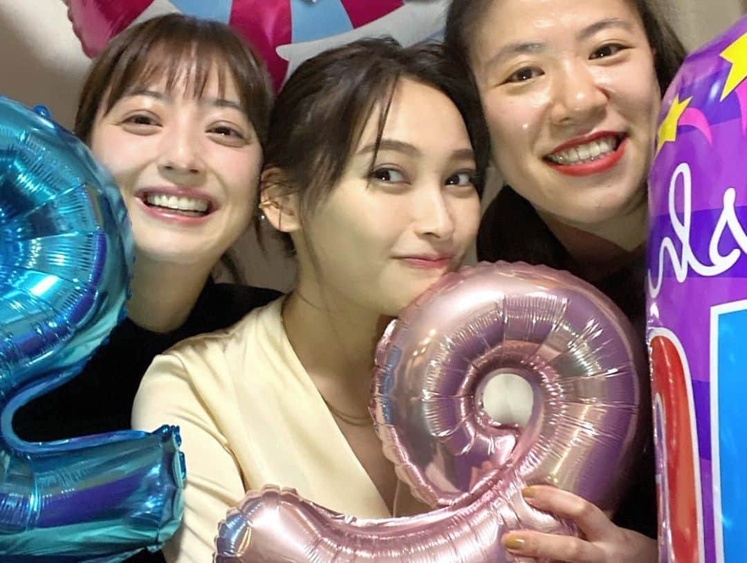 大政絢さんのインスタグラム写真 - (大政絢Instagram)「昨日の誕生日は大好きな友達、家族が遊びに来てくれ賑やかにお祝いしてもらいました✨甥っ子も北海道から駆けつけてくれて癒された〜☺️ 大政家は毎回お祝いは手巻き✨ じゅし、のんちゃんはもう家族ぐるみのお付き合いです！ いつもありがとう❤️❤️❤️ みなさんのメッセージも一つずつ読みました…幸せです！ さぁ、今日も頑張ろ😊😊😊」2月5日 11時31分 - aya_omasa_official