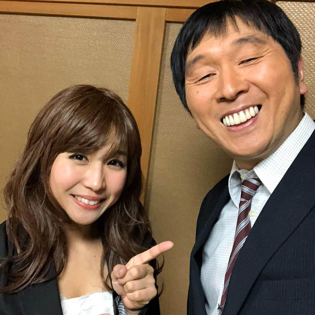 千葉あやさんのインスタグラム写真 - (千葉あやInstagram)「. 本日は八王子にて、 企業様の新年会でした☺️ . ありがとうございました🎤✨🎍✨ . 温かく盛り上がって頂き、嬉しい限りでございます🙇‍♀️ またこれからも頑張ります✨☺️ . ありがとうございました！ 帰りますー🚙💨 . . #ものまね #ほいけんた さん #坂本彩 #八王子 #新年会 #かき安」2月5日 21時07分 - aya_sakaya56