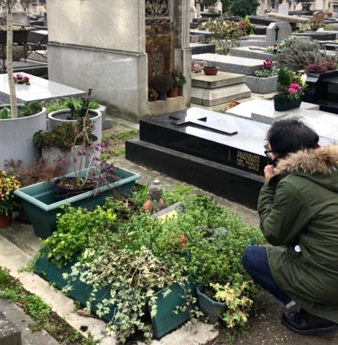 江口寿史さんのインスタグラム写真 - (江口寿史Instagram)「モンパルナス墓地にあるメビウス先生の墓参りしてきた。心の中で念じたことは「その画力ちょっと分けてくださいよ。あんたもうあの世やからいらんやろ」」2月5日 21時09分 - egutihisasi