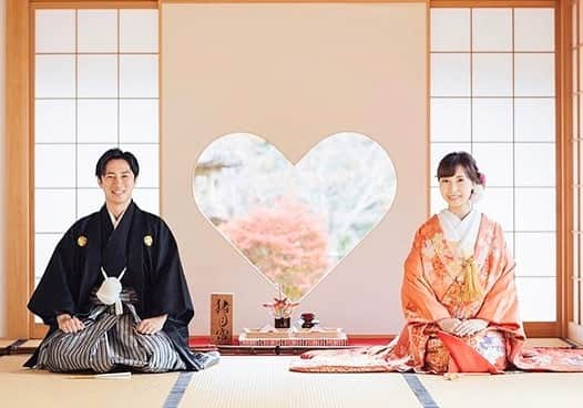 プレ花嫁の結婚式準備アプリ♡ -ウェディングニュースさんのインスタグラム写真 - (プレ花嫁の結婚式準備アプリ♡ -ウェディングニュースInstagram)「キラキラ✨ロマンチックなウェディングフォト9選💕 . . ➸➸➸➸➸➸➸💒➸➸➸➸➸➸➸ 本当の料金がわかる✨ ウェディングニュース式場検索 👰 . アプリ： @weddingnews_editor web版： @weddingnews_concierge ➸➸➸➸➸➸➸➸➸➸➸➸➸➸➸➸ . . こちらのお写真は #フォトグラファー @yuki.kagawa_photographer さんからリグラムさせていただきました🌟ありがとうございました😊✨ . . どれも素敵なyuki.kagawa_photographerさんの #ウェディングフォト 💕 . カバーはキラキラ✨光に囲まれた #ロマンチック なフォトです😘 . ポーズやおふたりの表情がとても素敵で、思わずうっとりしてしまいますね💓 . こちらはタイで行われた結婚式のフォトで海外ウェディングらしいゴージャスな装飾が華やかで素敵なんですよ😊 . ほかのフォトも素敵なのでぜひスワイプ👉🏻してみてくださいね✨ . . . . ＼📷投稿お待ちしています／ . 花嫁はもちろん、業者さんも大歓迎✨ アナタのお写真をご紹介してもOKという方は、ぜひ #ウェディングニュース にお写真を投稿してください💕 . . ⬇︎関連アカウント⬇︎ . 🕊メインアカウント 【 @weddingnews_editor 】 . 💒インスタグラムで式場探し 【 @weddingnews_concierge 】 . 👰花嫁から式場探し 【 @weddingnews_brides 】 . . その他、編集部からの連絡専用 @weddingnews_contact や、スタッフ個人の連絡用として @WN_xxxx（xxxは個人名）があります💕 . . …………………………… ❤️ウェディングニュースとは？ …………………………… . 花嫁のリアルな”声”から生まれた、花嫁支持率No1✨スマホアプリです📱💕 . . 🌸知りたい… #結婚式準備 に役立つ記事を毎日150件配信中♩ . 🌸見たい… インスタの #ウェディング 系投稿TOP100が毎日チェックできる＊IG画像の複数ワード検索も可♩ . 🌸叶えたい… 式場をはじめとした  #結婚式 関連の予約サイトが大集合♩ . 🌸伝えたい… 自分の結婚式レポ『マイレポ』が簡単に作れる♩卒花嫁のレポが読める♩ . . @weddingnews_editor のURLからDLしてね✨ . . . #プレ花嫁 #結婚  #花嫁 #ウエディング  #プレ花嫁準備 #2020秋婚 #ウェディングドレス #新郎新婦 #前撮り #フォトウェディング #ロケーションフォト #海外挙式 #カップルフォト #ハワイウェディング #カップル #ウエディングフォト #結婚式レポ #プレ花嫁さんと繋がりたい #weddingphotography  #2020夏婚 #2020冬婚 #결혼식」2月5日 21時21分 - weddingnews_editor