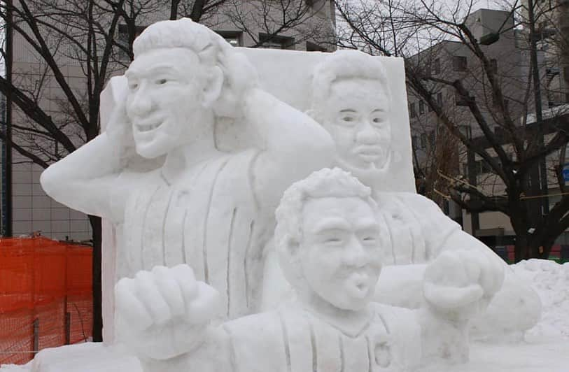 ジェイ・ボスロイドさんのインスタグラム写真 - (ジェイ・ボスロイドInstagram)「The snow festival in Sapporo!! I think they looks very alike 👍🏽 It means a lot to that the people of sapporo would even think of a snow statue of me!  Thank you  @jaychanathip @musatoro0211  #Sapporo#hokkaido#snow##ice#statue#blessed#trustingod」2月5日 21時15分 - jaybothroyd