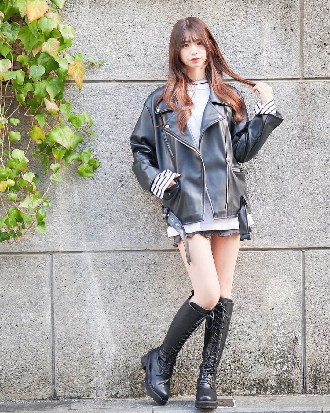 川崎ひかるのインスタグラム：「オフショット📸🌟💕 . . この時なぜかカラコンしてる😓 私の目小さいのでやっぱり裸眼が1番👀 . . .  #daily #dailylook #selfie #selca #ootd #idol #데일리 #데일리룩 #셀카그램 #셀카 #셀피 #오오티디 #팔로우 #アイドル」