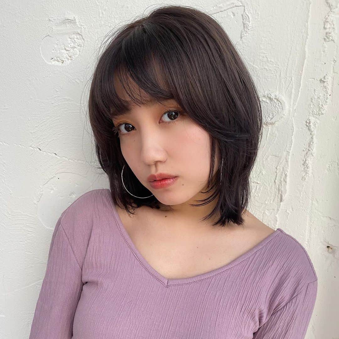 加藤玲奈のインスタグラム：「バッサリ✂︎✂︎✂︎ @sweet_editors の撮影で　@nasup さんに カラーとカットをしていただきました☺️ 今回のカラーもめっちゃ可愛い💓 3月12日発売のsweet4月号ぜひチェックしてください😊🙏🏻」