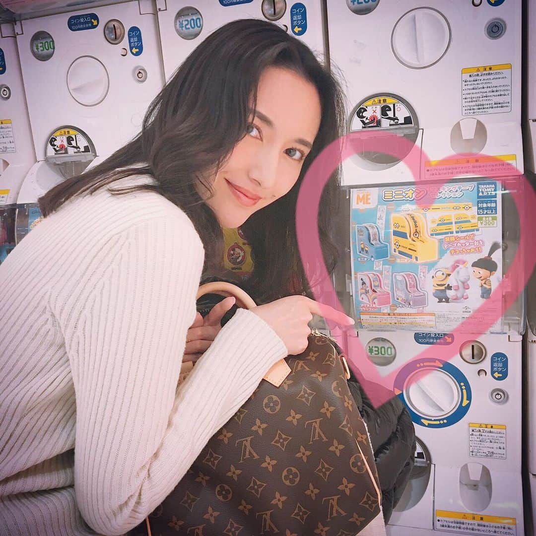 松本リコのインスタグラム：「・ ・ ・ ・ ガチャポン♡ ・ ・ ・ #japanesegirl #japangirl  #japanesemodel #japanmodel #yahoo #お洒落 #インスタグラマー  #インフルエンサー #撮影 #ハーフ顔 #ハーフモデル #fashion #通販モデル #ファッション #楽天 #通販 #近くにミニオンいませんか」