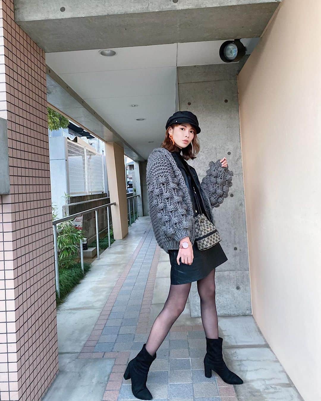 Yuika Matsuさんのインスタグラム写真 - (Yuika MatsuInstagram)「しふく . コートに飽きた時によく登場する モコモコカーデ❤︎ 中にライダースを合わせると 暖かいからよくやります🙆‍♀️ . . 私服はタグ付けしてます☺️ #outfitoftheday #lefua #大人ファッション#大人コーデ#大人スタイル」2月5日 21時27分 - yuika00802