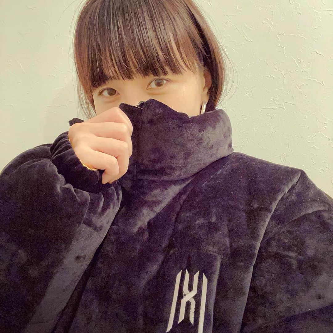 土岐麻子さんのインスタグラム写真 - (土岐麻子Instagram)「ツアーの褒美のようなタイミングでめっちゃあったかそうなダウン届いて嬉しかった🍞  暖冬も…お…終わるけど……いや！これで紋別へ行こう。 憧れのとっかりセンターへ…」2月5日 21時35分 - tokiasako
