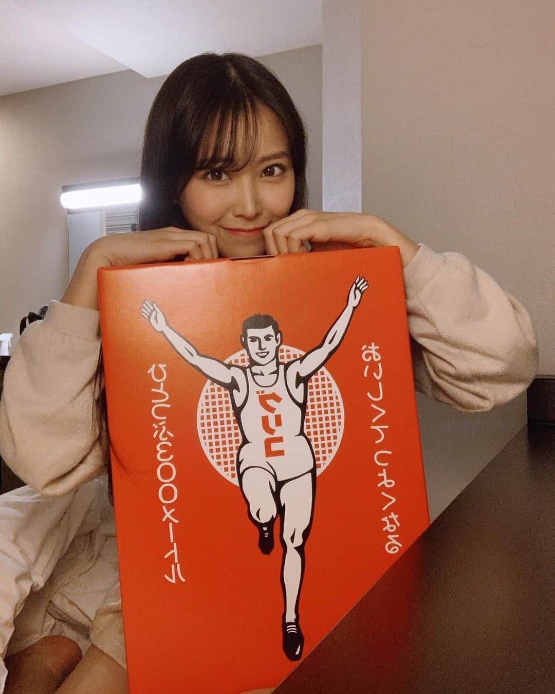 白間美瑠さんのインスタグラム写真 - (白間美瑠Instagram)「嬉しいなっ❤️楽しいなっ❤️ 美味しいなっ❤️いっぱいいっぱい詰まってる❤️❤️ #江崎グリコ　#カプリコ #お楽しみにっ」2月5日 21時36分 - shiro36run