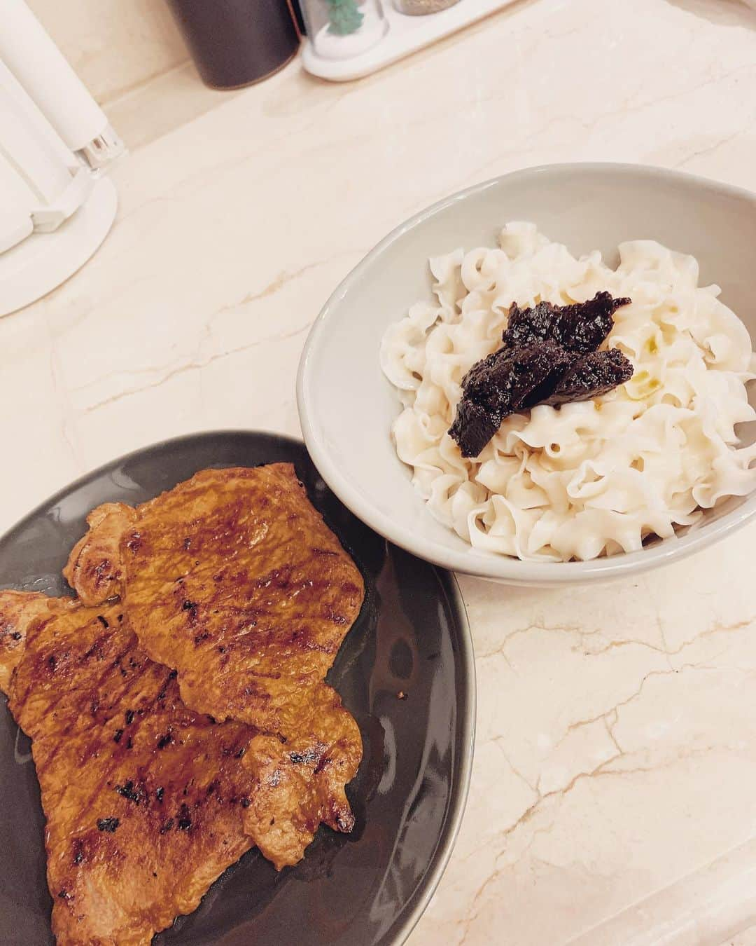 AARONさんのインスタグラム写真 - (AARONInstagram)「Making my own dinner  #晚餐 #加油」2月5日 21時43分 - aayan1120