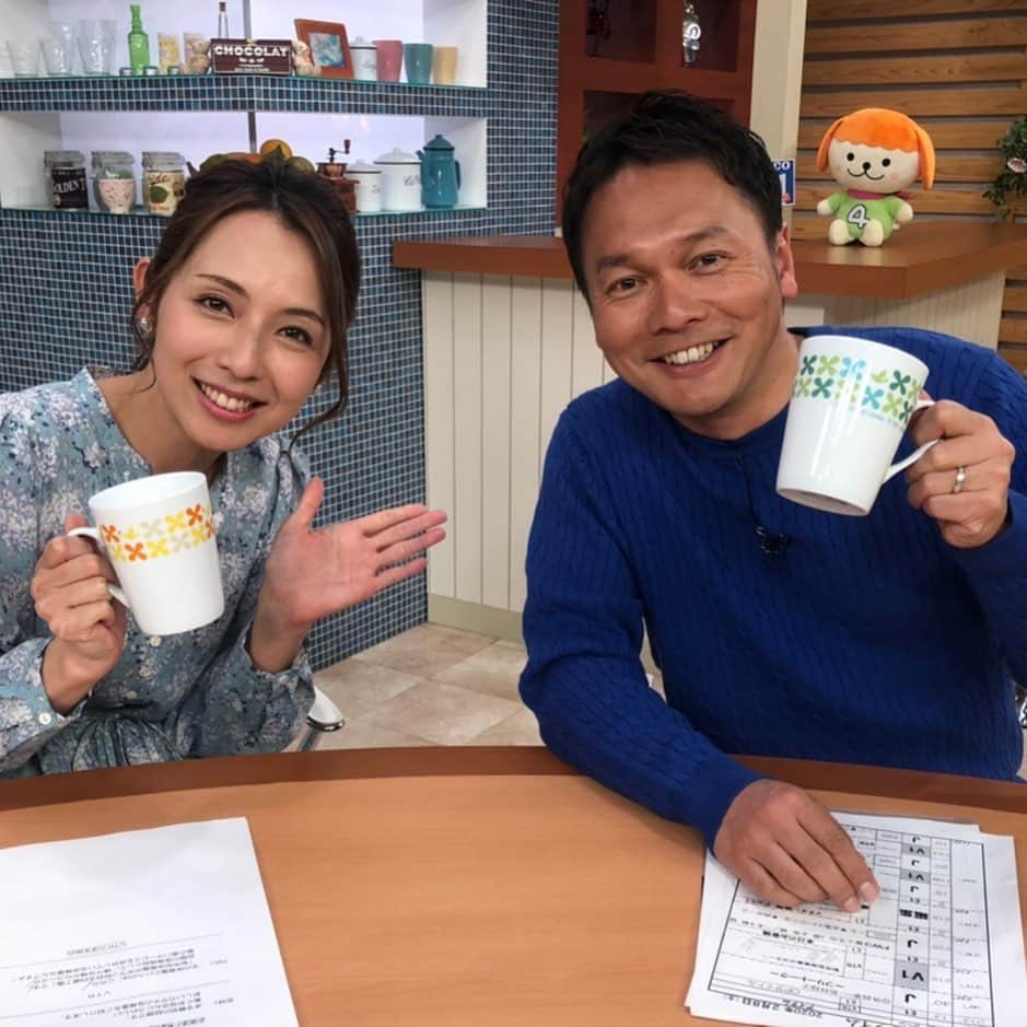 若林翔子のインスタグラム：「*﻿ *﻿ まっちゃん久米島のため﻿ 今日は代打外賀アナとのブレイク☺ ️﻿ ﻿ ﻿ もーねセンスの良さとおしゃれ感が止めどなく溢れている﻿素敵男子でございました🤤﻿ 見習いたいですまじで🤤🤤🤤﻿ ﻿ 今週のいつもとは少し違うブレイク、﻿ 見てみてくださいませ🙆‍♀️﻿ ﻿ ﻿ ﻿ #ミヤギテレビ　#ミヤテレ　#ちょっとブレイクタイム﻿ #外賀幸一　アナ﻿ #若林翔子﻿ #初絡み #初挨拶　#なのに質問攻めにする私﻿ #まっちゃん久米島キャンプ取材中﻿」