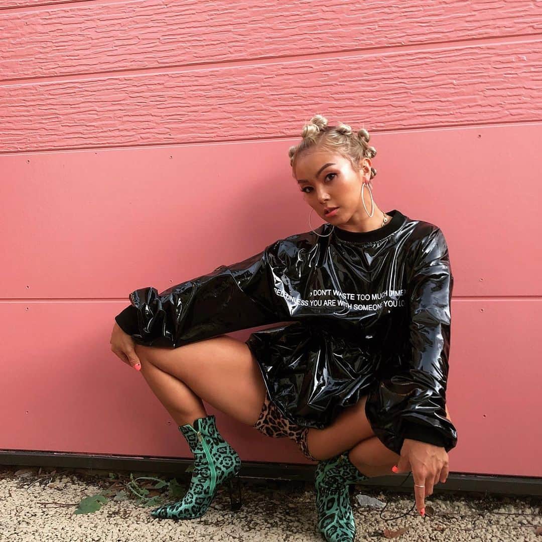Nazukiのインスタグラム：「☪️𝖕𝖍𝖔𝖙𝖔☪️ 𝓂𝒶𝓀ℯ𝓊𝓅 @wmwmarianu 💋💋💋 #artistphoto #dancer #dance #photo #makeup #hairmake #アー写」