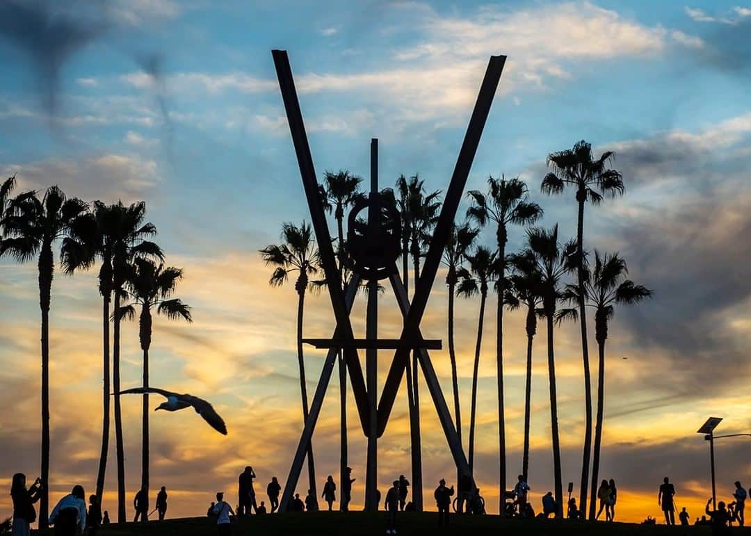 National Geographic Travelさんのインスタグラム写真 - (National Geographic TravelInstagram)「Photo by @dina_litovsky | Venice Beach at sunset is one of my favorite places to be in Los Angeles. The colors just take your breath away.  For more images, follow me @dina_litovsky.」2月5日 22時07分 - natgeotravel