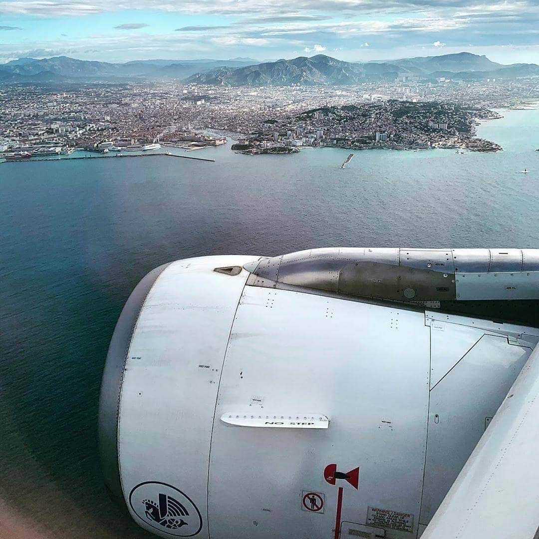 エールフランスさんのインスタグラム写真 - (エールフランスInstagram)「Aerial view over Marseille. Mediterranean beauty. Vue aérienne de Marseille, beauté méditerranéenne. Merci @samsam.139  #AirFrance #Franceisintheair #travel #plane #Marseille #IG_France #wanderlust」2月5日 22時27分 - airfrance