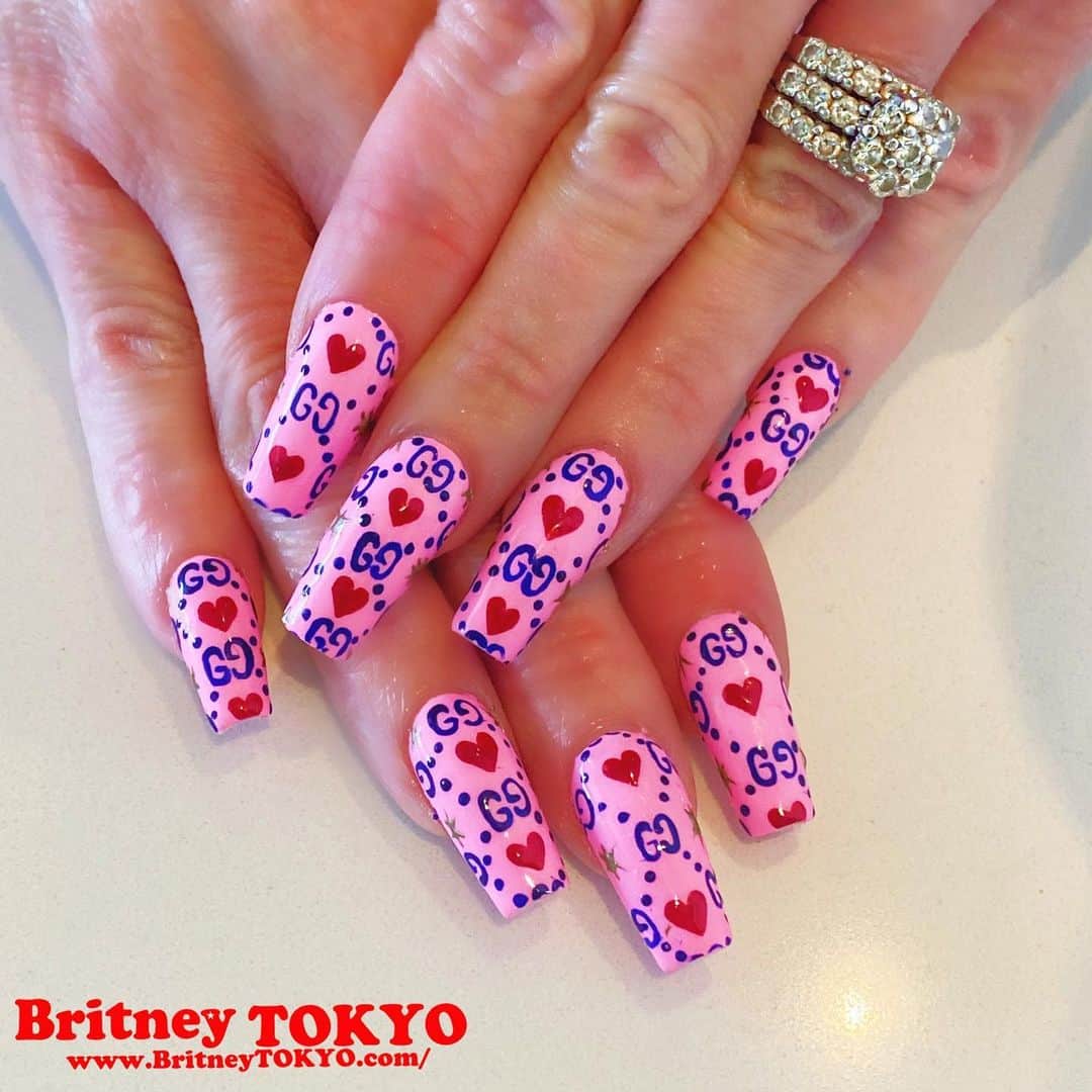 Britney TOKYOさんのインスタグラム写真 - (Britney TOKYOInstagram)「Valentine’s Day 💘  @gucci  Using color : 💅🏻✨ @tokyospicenail #ILoveUBerryMatch #BritneyTokyo #CryBaby get from @naillabousa  #nailart #nails #valentinesdaynails #valentines #gucci」2月5日 13時42分 - britneytokyo