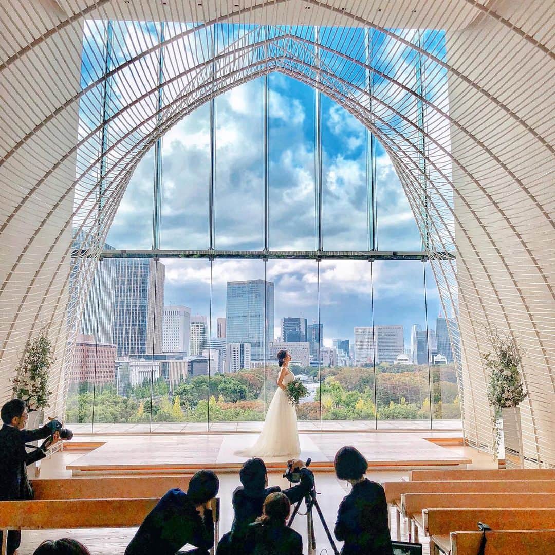 May Pakdee メイ パクディさんのインスタグラム写真 - (May Pakdee メイ パクディInstagram)「Wedding shoot at #PalaceHotel 🙈💕 dreamy chapel with imperial place background 🙊💕✨ . . . . . パレスホテルのウェディング撮影でした。チャペルの景色は東京を一望できます🙈素敵すぎて夢みたい💕💕#夢 . . . . . #Japan #Tokyo #wedding  #art #colorful #beauty #Photospot #love #art #beautiful #beauty #instagood #instapic #photoofday #photoshoot #東京　#日本　#きれい　#ウェディング撮影　#きれい　#嬉しい #お仕事  #撮影　#パレスホテル東京 #パレスホテル東京ウエディング」2月5日 13時51分 - maypakdee