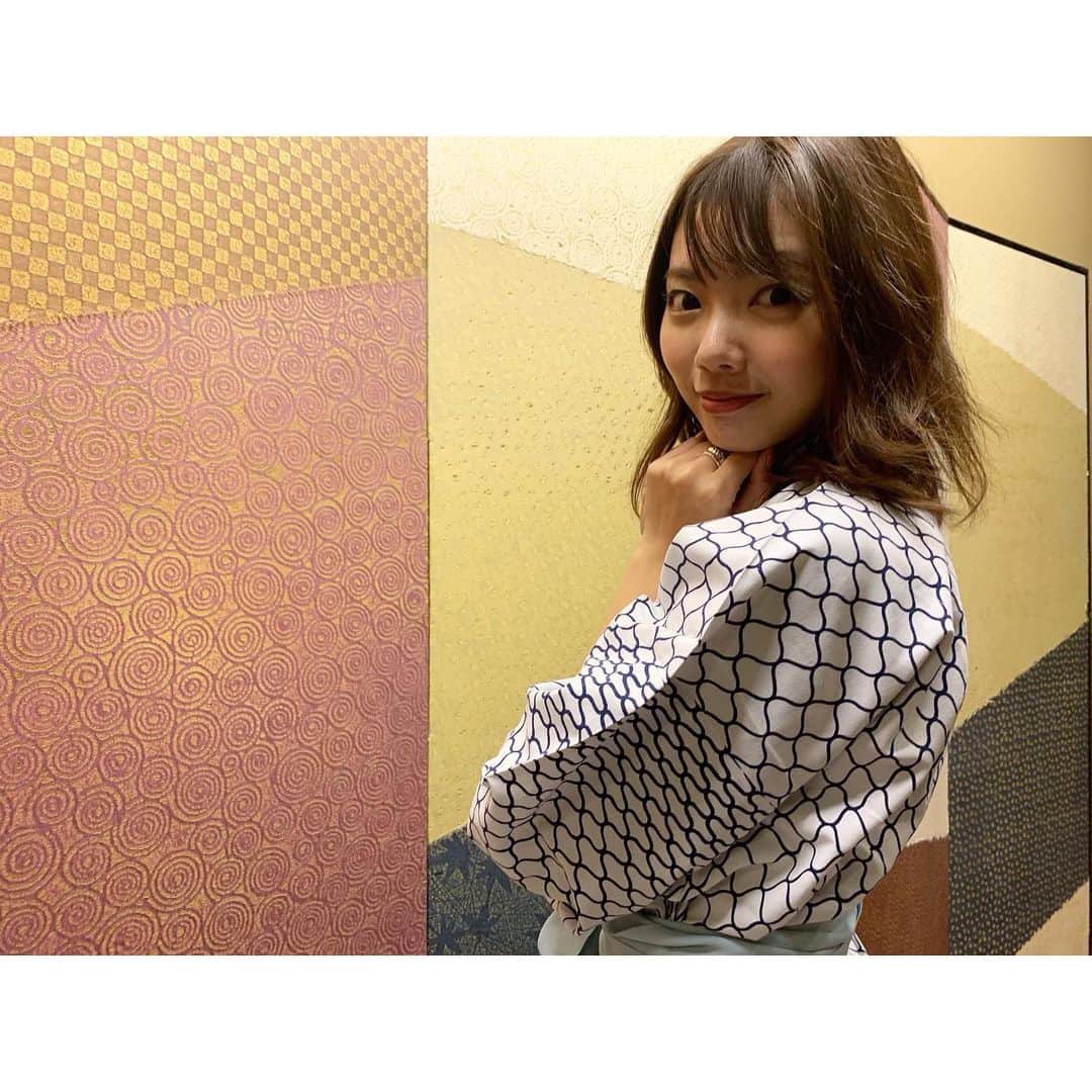 のインスタグラム：「💚下呂の旅💚 年末におじいちゃんおばあちゃんへの プレゼントとして、 下呂温泉水明館に旅行に行ってきました♨️ * 到着すると、お部屋で抹茶と 水明館オリジナルお茶菓子「臨川閣」を頂けます🍵 眺めもいいし、穏やかな2日間でした☺️🎶 * 美術ツアーや温泉など、 写真たくさん撮ったのでアップします😙❤️❤️ * * * #NHK #岐阜 #岐阜県 #gifu #gifuphoto #下呂温泉 #温泉 #onsen #下呂 #温泉旅行 #旅行 #旅 #travel #trip #トラベル #タビジョ #タビジョと繋がりたい #旅行好きな人と繋がりたい #旅行好き女子 #旅行好き #源泉掛け流し #日帰り温泉 #日帰り旅行 #gifuprefecture #gero #岐阜観光 #岐阜旅行 #たびすたぐらむ #旅館 #水明館」