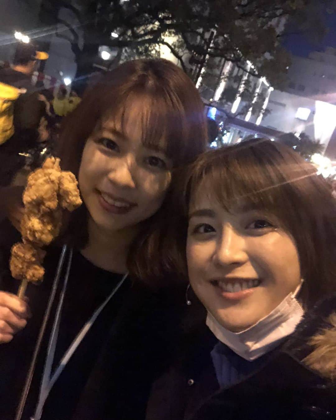 フジテレビアナウンサーのインスタグラム：「. 先日、キャンプ取材で宮崎に来ていたのですが、、、 一日取材をして、疲れてお腹が空いた頃に、宮司さんがこの唐揚げ棒を買って来てくれました😋✨ 先輩の優しさと、唐揚げの美味しさが身に染みました😌💓 #唐揚げの味付けが最高でした #ちなみに私は今日も宮崎に来ました #宮司愛海　アナ #ゆいのyouいいね！」