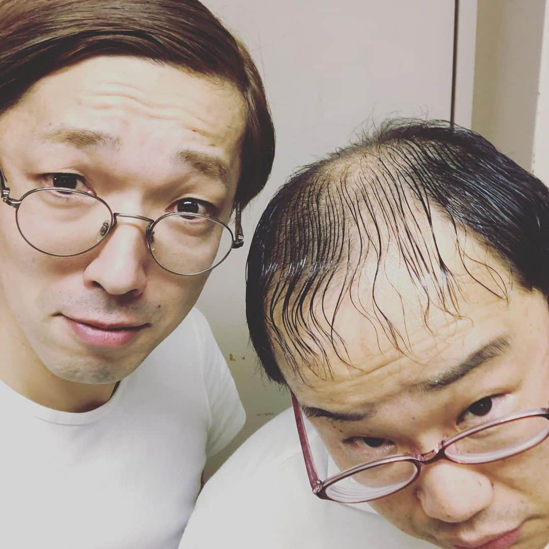 岡部さんのインスタグラム写真 - (岡部Instagram)「. 今日もルミネtheよしもとにて新喜劇、辻本班やらせていただいとります。  是非お時間ある方は遊び来てくださいませ！  せっかくなので近くにいた、一緒に一週間やらせていただく赤松さんと写真を撮っていただきましたー！笑  #赤松新 #散らかり方が絶妙 #ニュー岡部 #吉本新喜劇 #ルミネtheよしもと @akamatsushin」2月5日 14時44分 - okabeccinyo