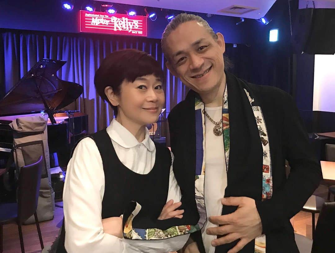 神野美伽さんのインスタグラム写真 - (神野美伽Instagram)「素晴らしいJAZZシンガーで、フリューゲルホルン奏者のTOKUさんは、 6年前にNY  ハーレムでミュージカルプロデューサーのVy.Higginsenさんが紹介してくれました。  一昨日、 大阪のライブハウス〈Mister Kelly's 〉で偶然再会。嬉しい過ぎる‼️ #jazz  #misterkellys #大阪 #フリューゲルホルン奏者toku  #NYハーレム　#VyHigginsen #再会」2月5日 14時50分 - mika_shinno_japan