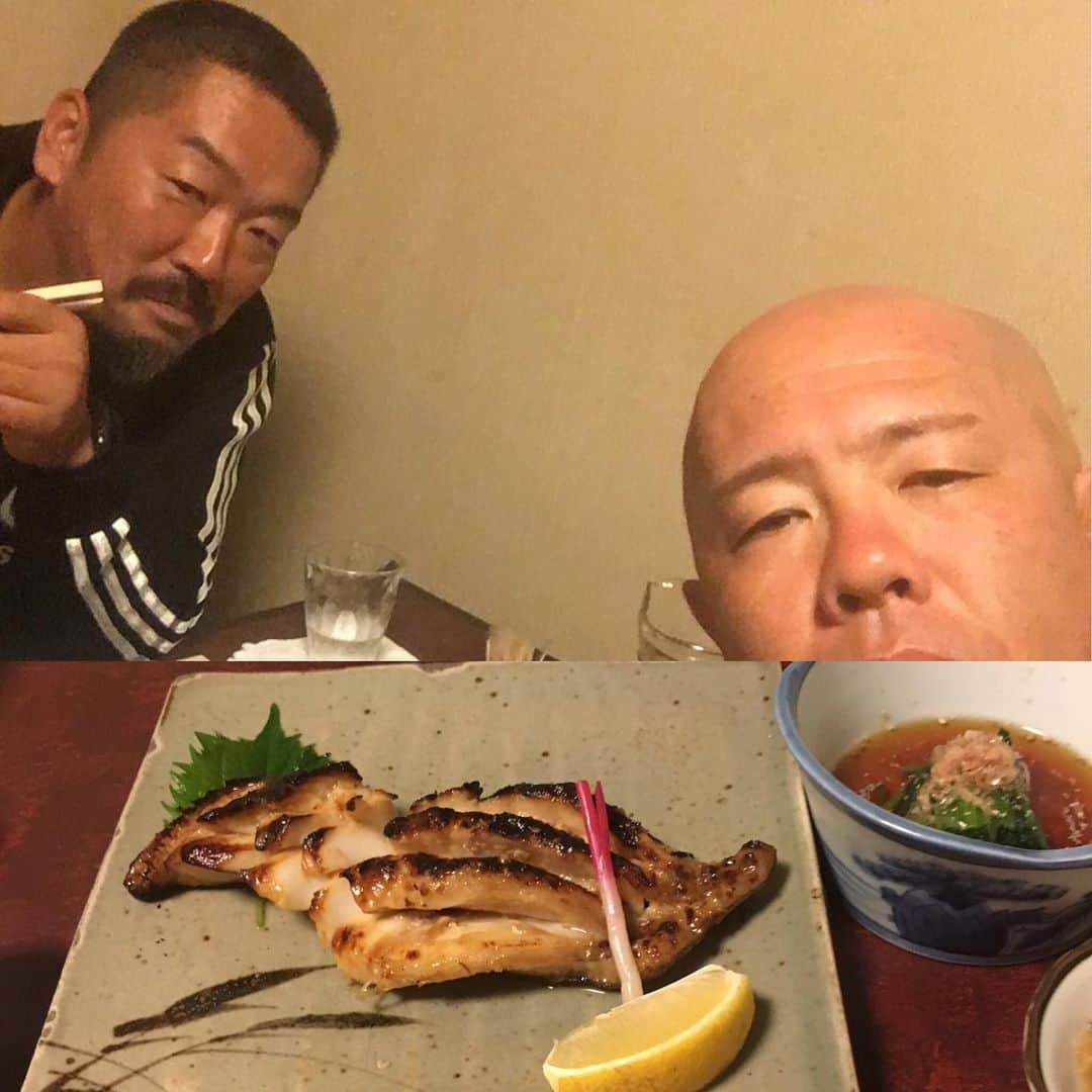 小田幸平のインスタグラム：「杉の大将と2人でランチ🍴那覇市松山の有名な阿蘇に行って来ました。とっても美味しかったです。今から✈️広島に行ってきます。#那覇市松山#阿蘇#中日ドラゴンズ#読売ジャイアンツ#愛媛マンダリンパイレーツ#キャンプ#飛行機」